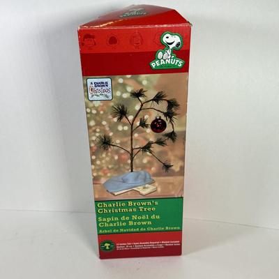 LOT 154L: Merry Christmas, Charlie Brown! Tree w/ Box, Snowglobe