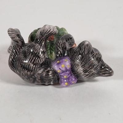 LOT 157: Six Assorted Halloween Themed Decorations