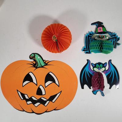 LOT 157: Six Assorted Halloween Themed Decorations