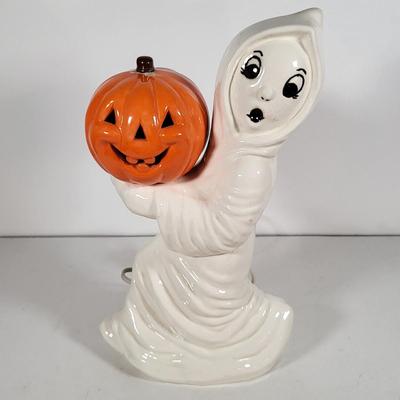 LOT 157: Six Assorted Halloween Themed Decorations