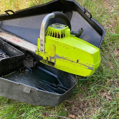 LOT 165G: Pair of Poulan Gas Powered Chain Saws (Super Micro Deluxe / Model 3314) - Includes Carrying Case