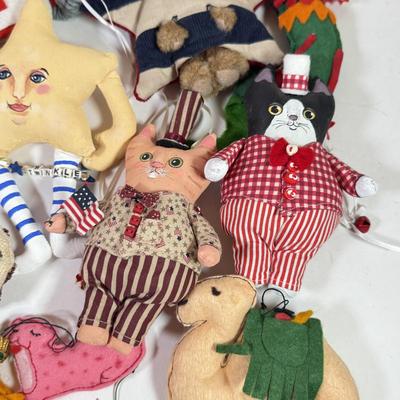 LOT 172K: Collection of Vintage Soft Plush & Fabric Christmas Tree Ornaments