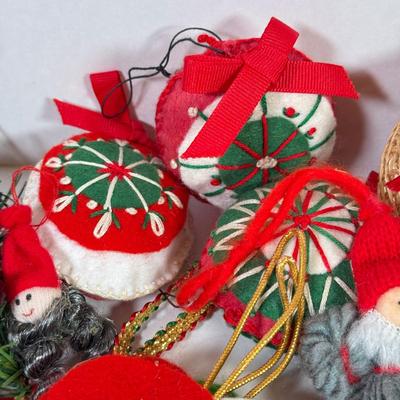 LOT 172K: Collection of Vintage Soft Plush & Fabric Christmas Tree Ornaments