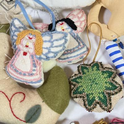 LOT 172K: Collection of Vintage Soft Plush & Fabric Christmas Tree Ornaments