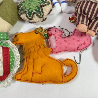 LOT 172K: Collection of Vintage Soft Plush & Fabric Christmas Tree Ornaments