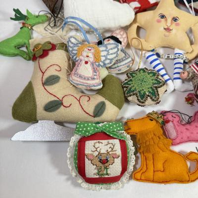 LOT 172K: Collection of Vintage Soft Plush & Fabric Christmas Tree Ornaments