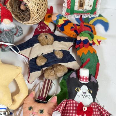 LOT 172K: Collection of Vintage Soft Plush & Fabric Christmas Tree Ornaments