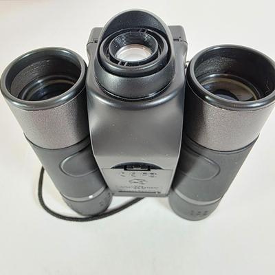 LOT 183D: Bushnell 8X23 Binoculars W/Soft Case, Meade Integrated Binocular & Digital Camera With Bird & Insect Books/Guides