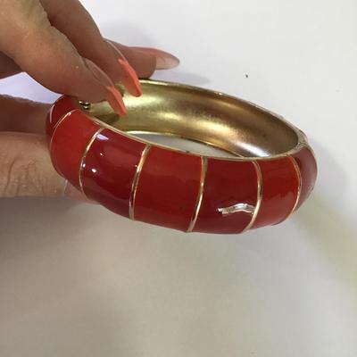 Enamel hinged bangle bracelet