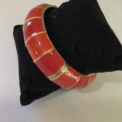 Enamel hinged bangle bracelet