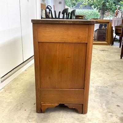 Sale Photo Thumbnail #886: Comes with one shelf
Measurements:
30" in height, 31" in width, 18" in depth