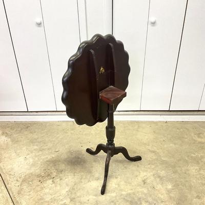 Sale Photo Thumbnail #904: Trim has been repaired
Measurements:
26" in diameter, 29.5" in height