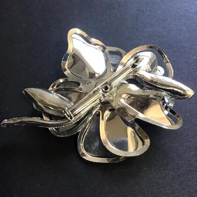 Silver toned flower brooch