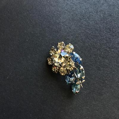 Beautiful Crystal rhinestone, flower pin/brooch