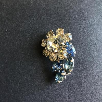 Beautiful Crystal rhinestone, flower pin/brooch