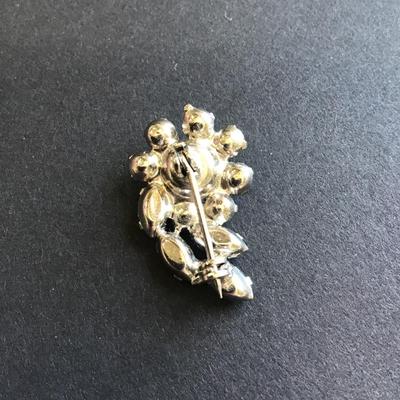 Beautiful Crystal rhinestone, flower pin/brooch