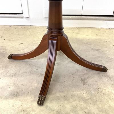 Sale Photo Thumbnail #919: Made of Mahogany
#I - 68758, Clawed brass feet
Measurements:
27" in width, 19" in depth, 17" in height