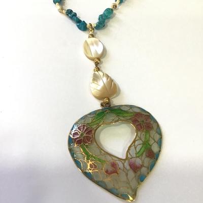 Beautiful Vintage mother of pearl and Cloisonne heart necklace