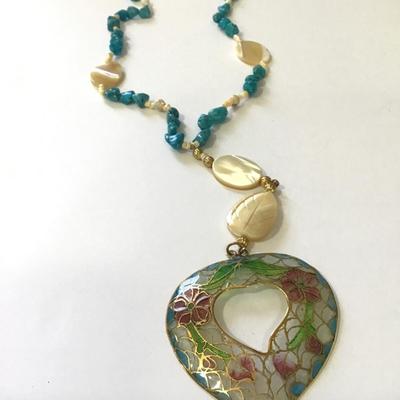 Beautiful Vintage mother of pearl and Cloisonne heart necklace
