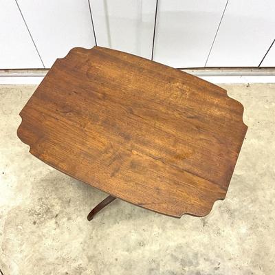 Sale Photo Thumbnail #927: Has wood mechanism for tilt
Measurements:
24" in depth, 17" in width, 29" in height
