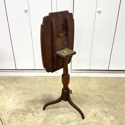 Sale Photo Thumbnail #928: Has wood mechanism for tilt
Measurements:
24" in depth, 17" in width, 29" in height
