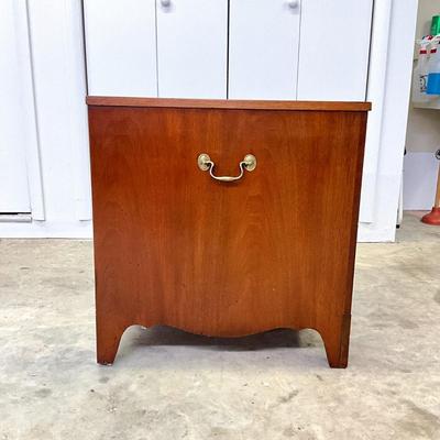 Sale Photo Thumbnail #967: Measurements:
24.5" in depth, 24" in width, 25" in height