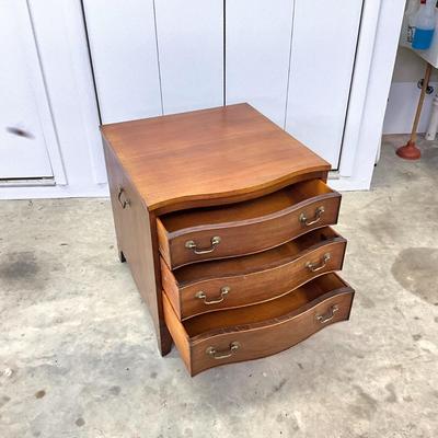 Sale Photo Thumbnail #965: Measurements:
24.5" in depth, 24" in width, 25" in height
