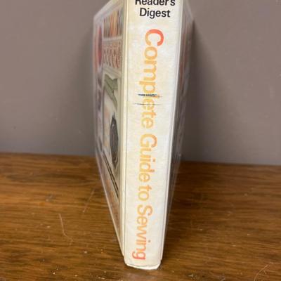 Readers Digest Complete Guide to Sewing