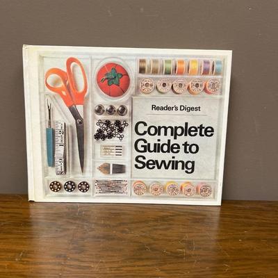 Readers Digest Complete Guide to Sewing
