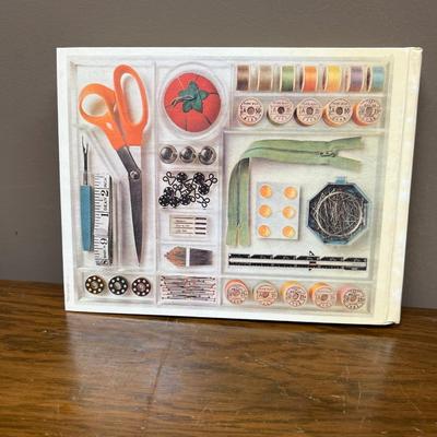 Readers Digest Complete Guide to Sewing