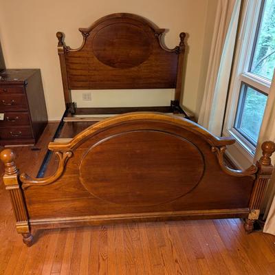 Vintage Lexington Oak Victorian Full/Queen Size Bed