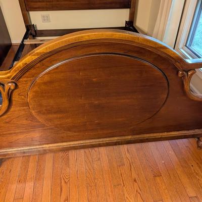 Vintage Lexington Oak Victorian Full/Queen Size Bed