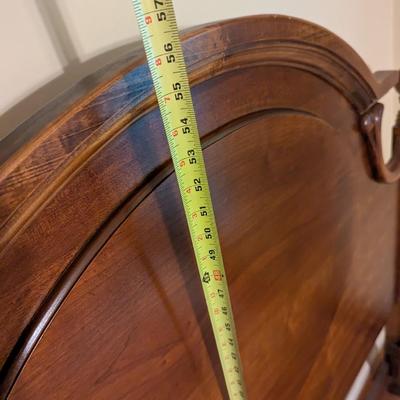 Vintage Lexington Oak Victorian Full/Queen Size Bed