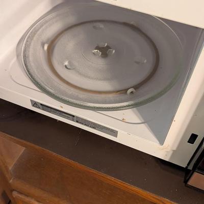 Black & Decker Microwave Oven Comes with Storage Unit (BR2)