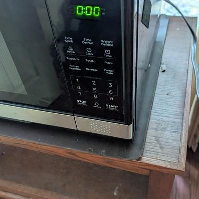 Black & Decker Microwave Oven Comes with Storage Unit (BR2)