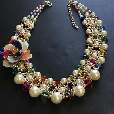 Multicolor faux pearl statement necklace