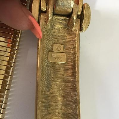Very nice vintage 80s Accessocraft NYC Gold toned stretchy Goldbelt excellent condition