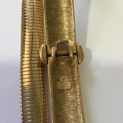 Very nice vintage 80s Accessocraft NYC Gold toned stretchy Goldbelt excellent condition