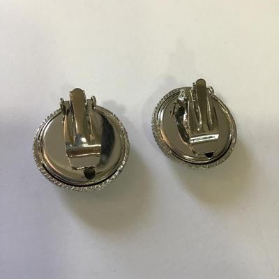 Really nice vintage, brushed, nickel, toned, circular clip on earrings