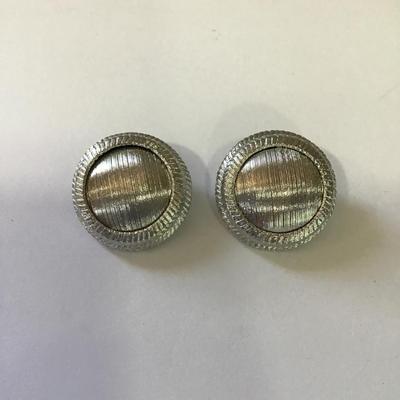 Really nice vintage, brushed, nickel, toned, circular clip on earrings