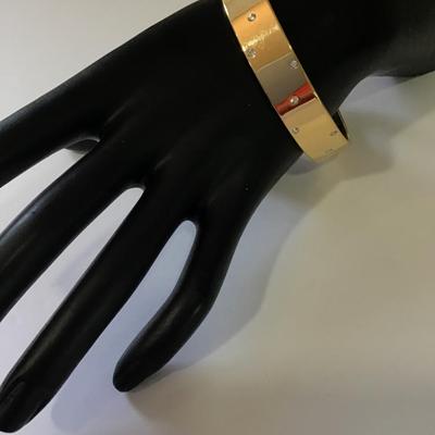Beautiful gold toned, rhinestone bangle bracelet in very good condition