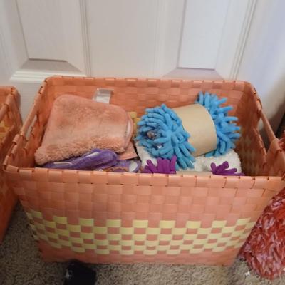 Compact Cleaning Set – Handheld Vacuum, Mop, Storage Baskets & More!