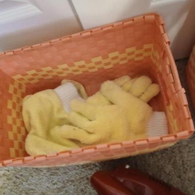 Compact Cleaning Set – Handheld Vacuum, Mop, Storage Baskets & More!