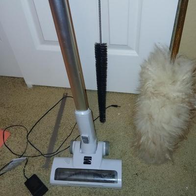 CSV iGo Cordless Stick Vacuum – Lightweight with Charger & Extras