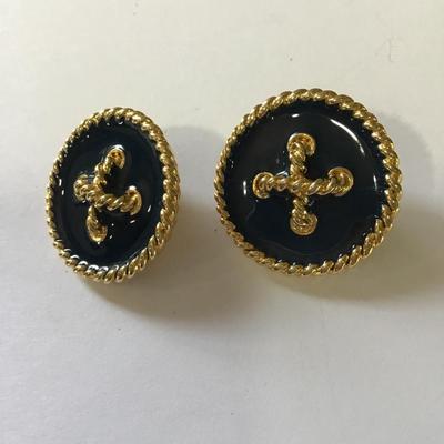 Vintage very nice clip on earrings
