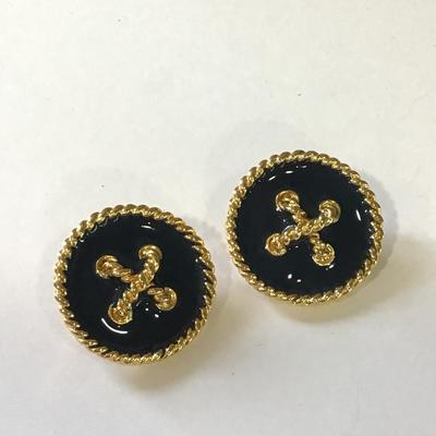 Vintage very nice clip on earrings