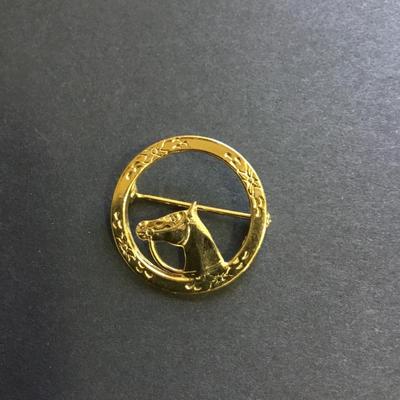 Gold tone horse brooch