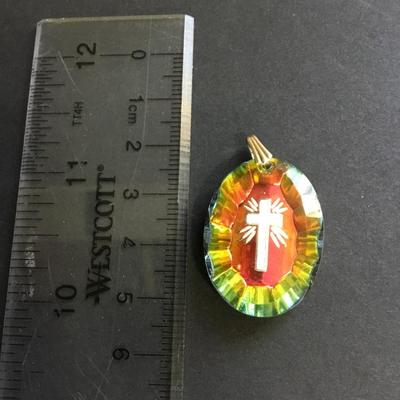 Illuminated pendant cross