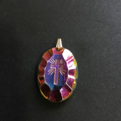 Illuminated pendant cross