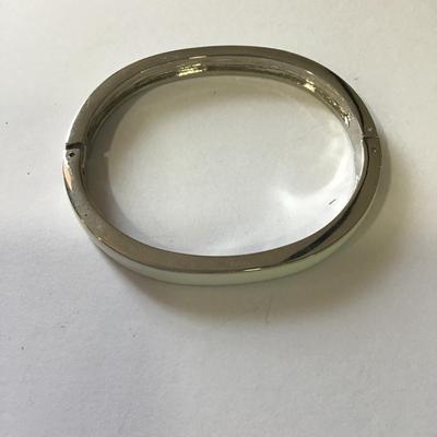 Vintage very nice white enamel, hinged locking bracelet
